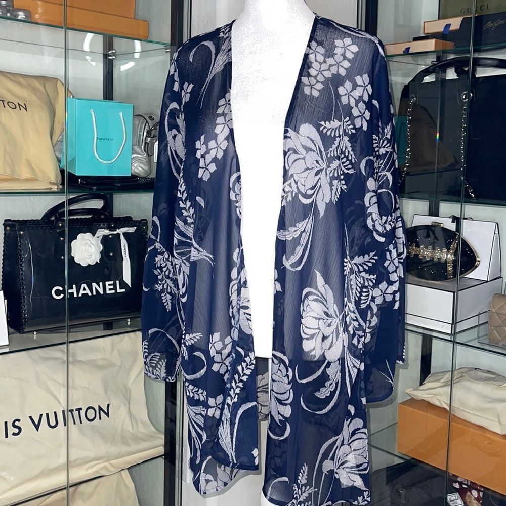 MOTHERHOOD MATERNITY Sheer Kimono Style Top in Navy and White